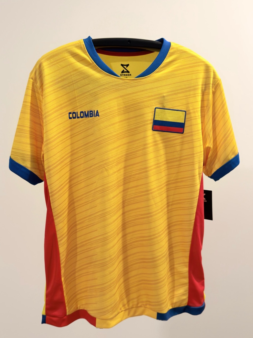 Colombia Men's Yellow Futbol /Soccer Jersey- L- NWT